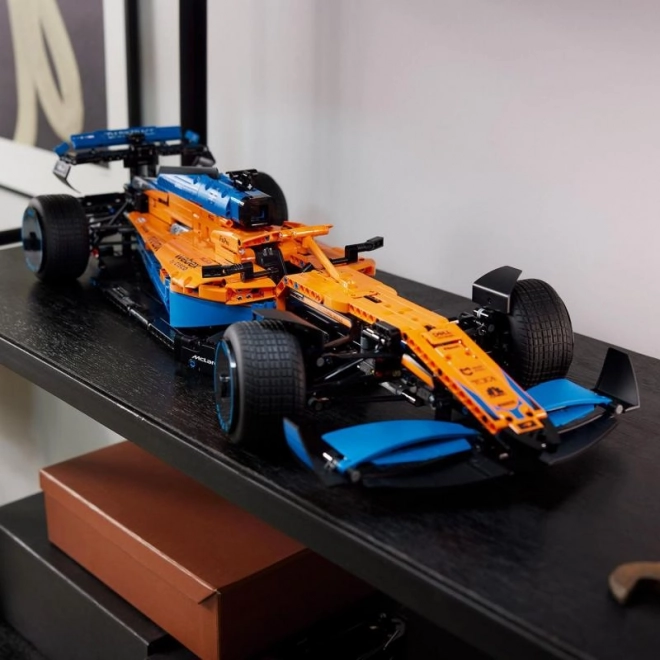 Mașină de curse McLaren Formula 1 LEGO Technic