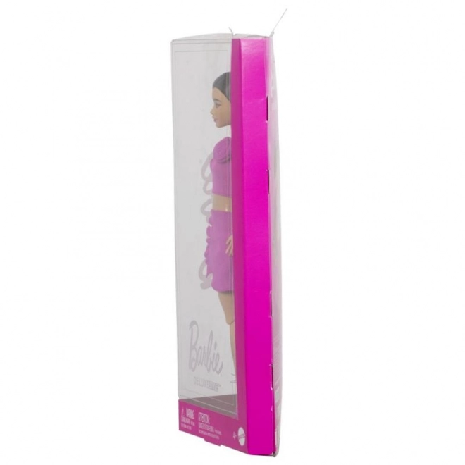 Barbie deluxe model într-un outfit roz