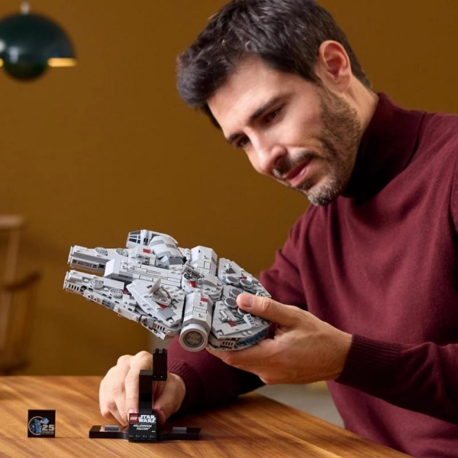 Model colectibil LEGO Star Wars Sokół Millennium