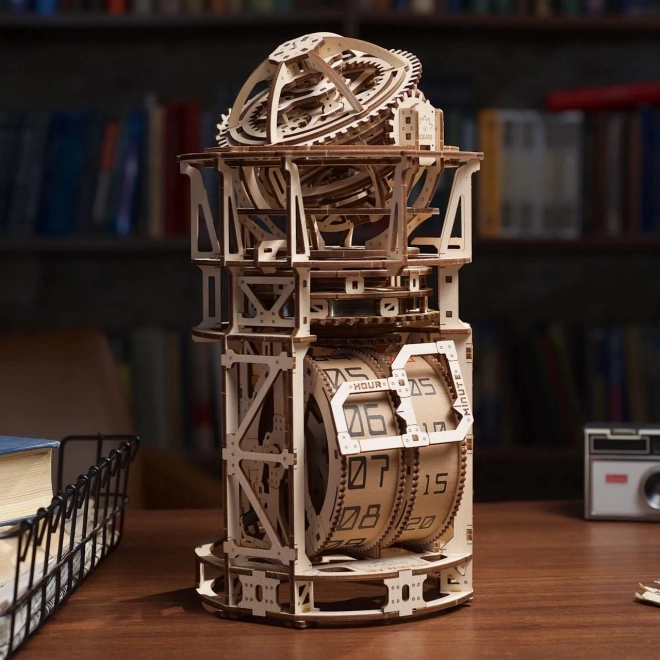 Ugears model mecanic din lemn cu mecanism de ceas și tourbillon