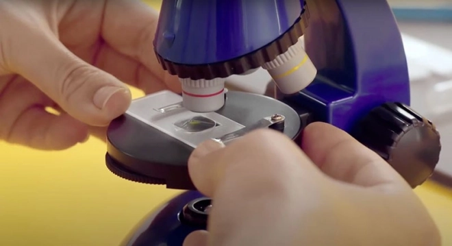 Microscop educațional Descoperitor pentru Copii de la Piatnik