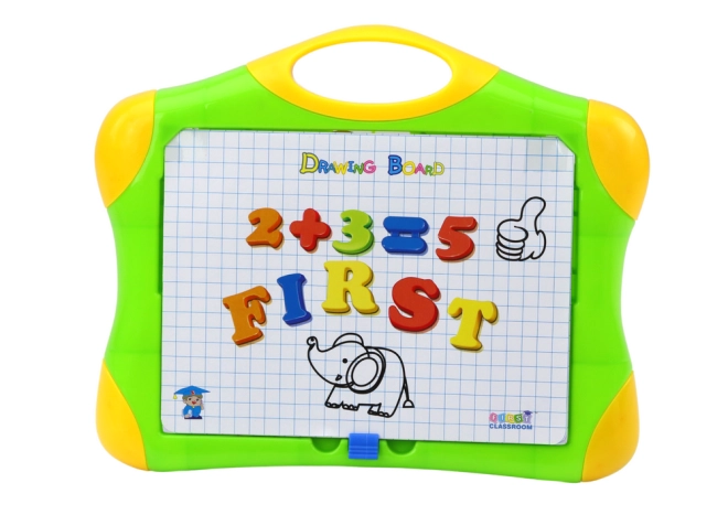 Spațiu creativ pentru scris și desenat