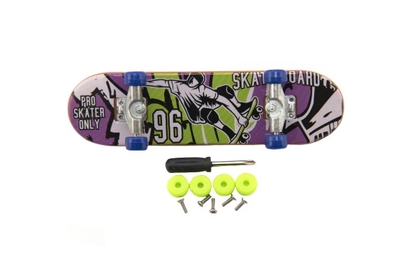 Skateboard prst cu accesorii