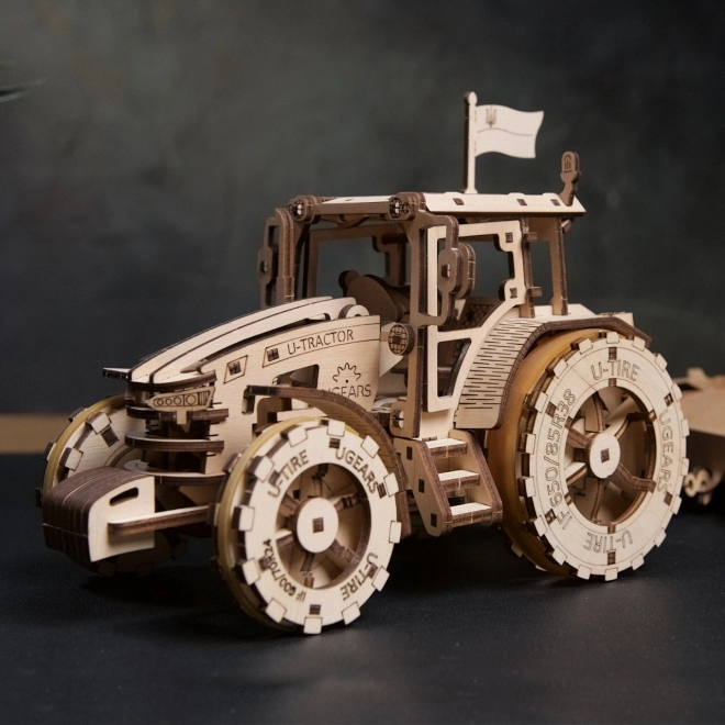 Puzzle mecanic 3D din lemn Tractor Ugears