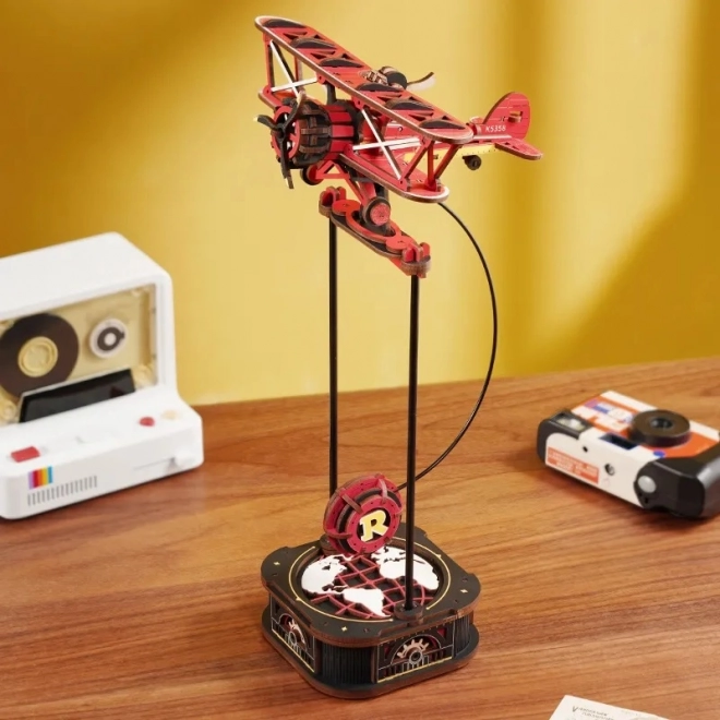 Model 3D de biplan din lemn cu pendul