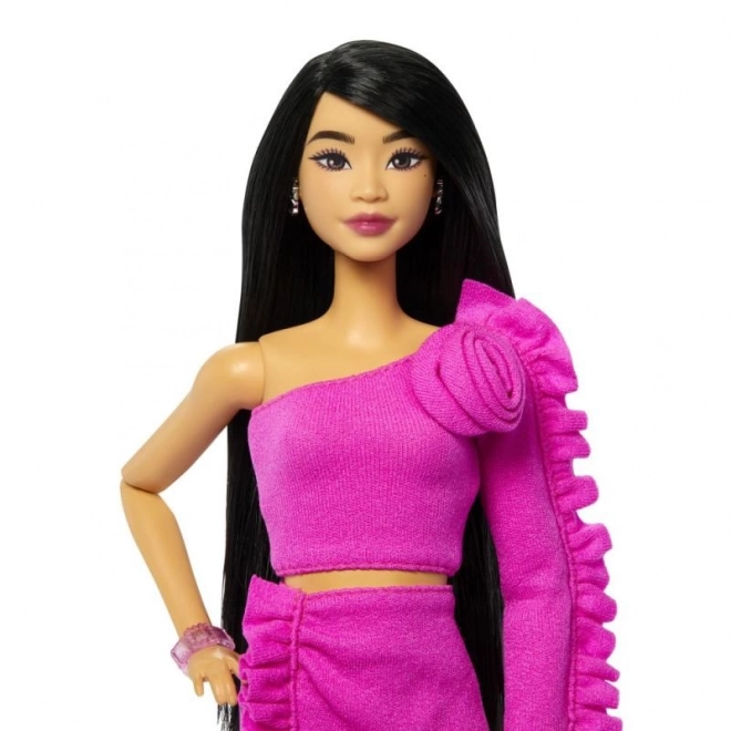 Barbie deluxe model într-un outfit roz