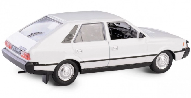 Mașină vintage FSO Polonez alb