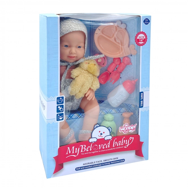 Bebe cu accesorii de hrănire de la Woopie Royal
