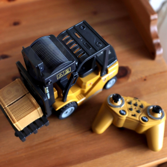 Stivuitor de jucărie Woopie controlat de la distanță RC 1:24