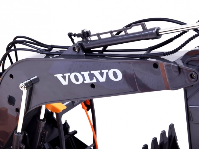 Excavator mare cu telecomandă de la Volvo