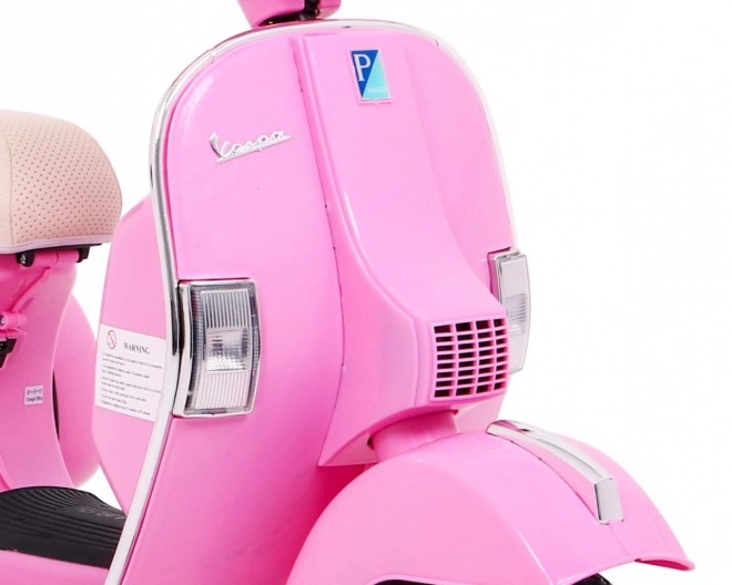 Scuter electric Vespa pentru copii roz