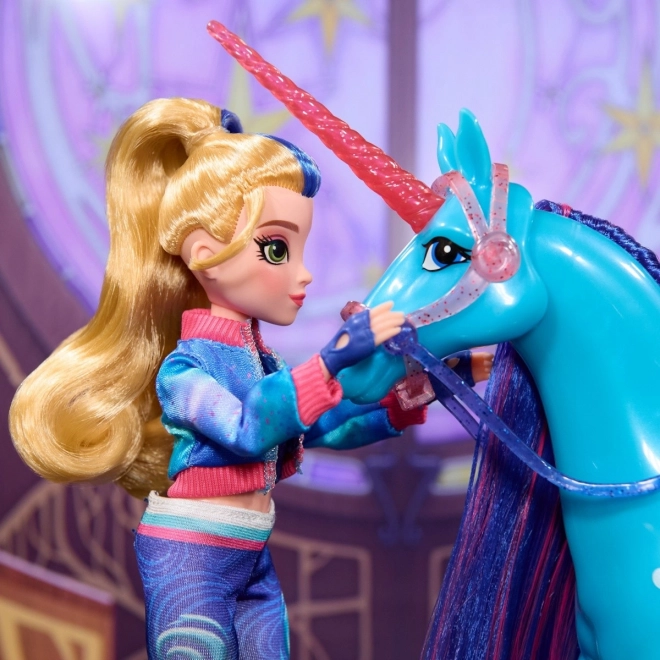 Păpușa la modă Isabel din Academia Unicornilor