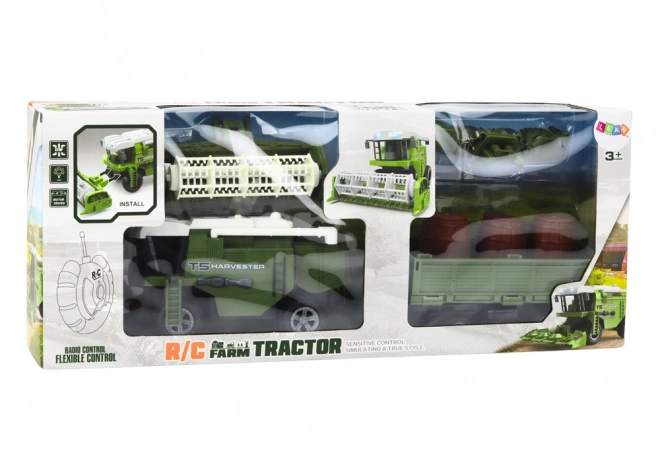 Combina agricolă teleghidată cu remorcă verde