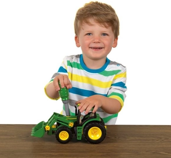 Tractor John Deere pentru asamblare cu 2 remorci