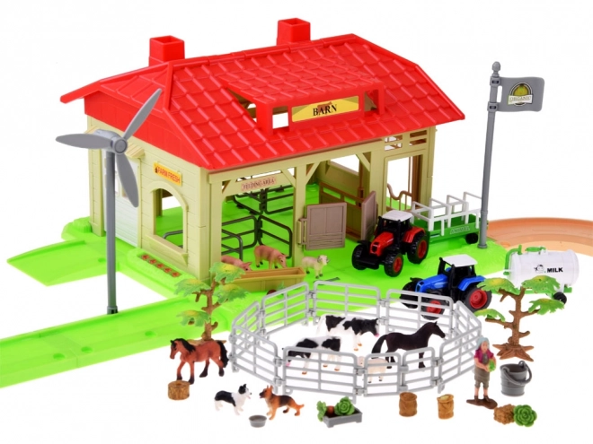Ferma mare echipată cu tractoare, animale și accesorii