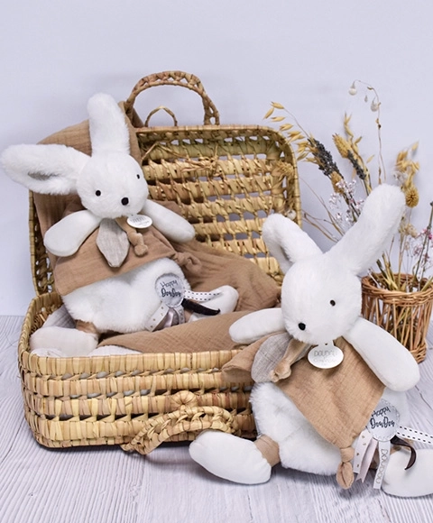 Set cadou Doudou - iepuraș de pluș cu păturică 25 cm bej