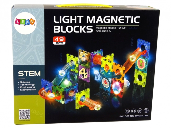 Zonă de joacă luminoasă cu bile și blocuri magnetice