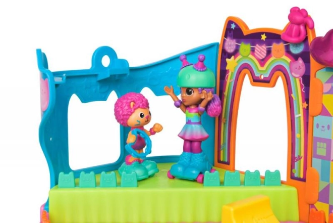Două figurine cu roți funcționale