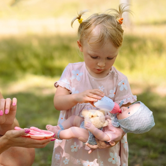 Bebe cu accesorii de hrănire de la Woopie Royal