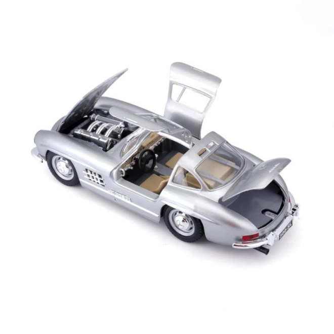 Model de mașină Mercedes Benz 300SL Bburago la scară 1:24