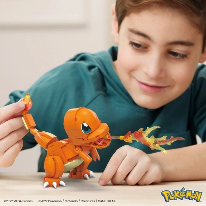 mega construx construiește și expune un pokemon – Charmander