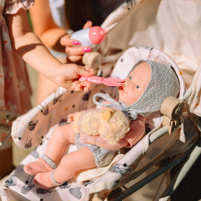 Bebe cu accesorii de hrănire de la Woopie Royal