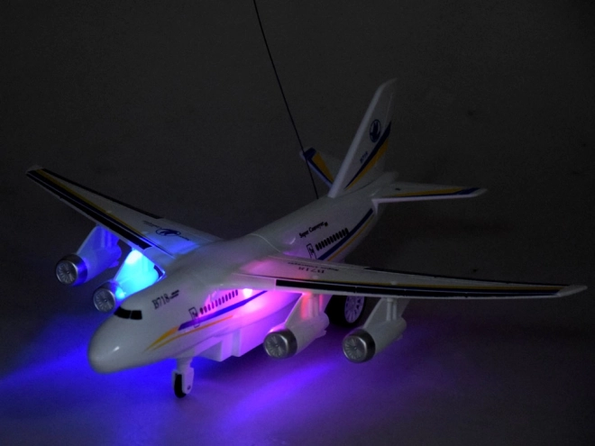 Avion pasager telecomandat RC cu lumini