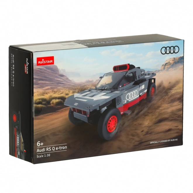 Mașină Audi RS Q e-tron de construit la scară 1:30