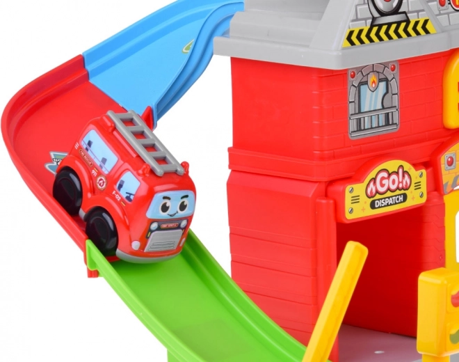 Pistă spiralată de pe acoperiș până la sol