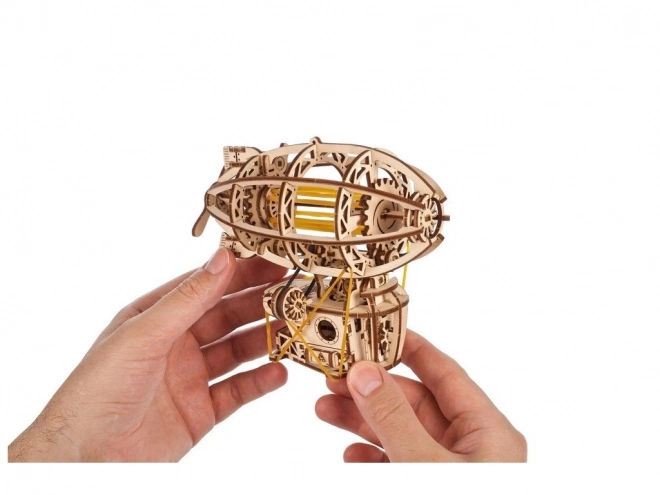 Puzzle 3D din lemn mecanic Ugears - Aeronavă Steampunk