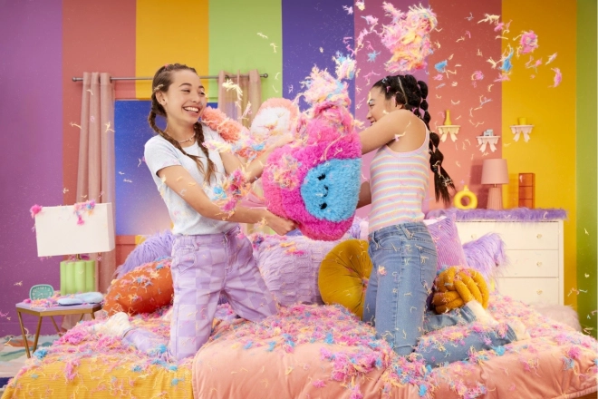 Pernă Fluffie Stuffiez Pillow Fight, curcubeu
