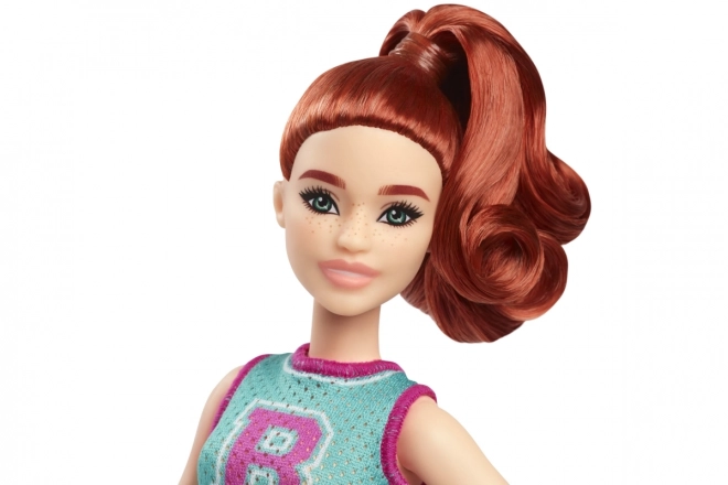 Barbie model cu fustă sport și maieu