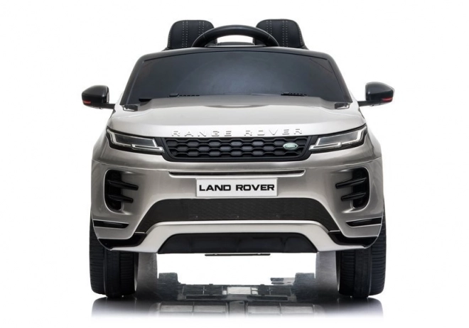 Mașină electrică Range Rover Evoque argintie