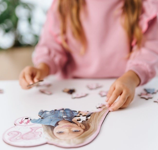 Puzzle din lemn trefl wood craft junior - Barbie frumoasa