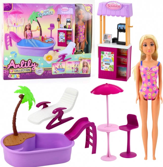 Păpușa ANLILY pe plajă cu piscină și stand de băuturi