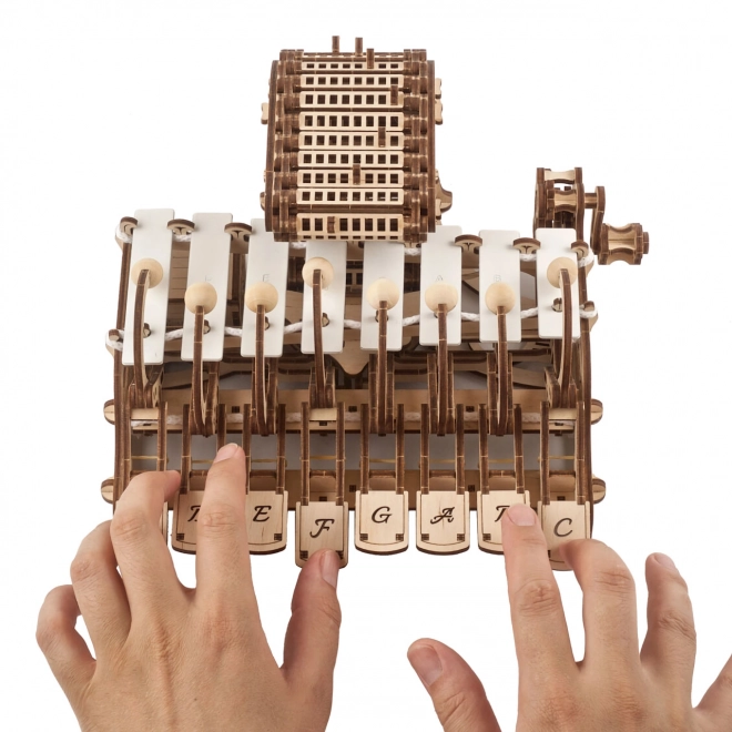 Puzzle mecanic 3D din lemn Ugears Celesta programabilă