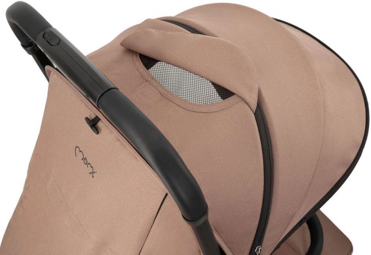 Copertină confortabilă cu fereastră de supraveghere și ventilație