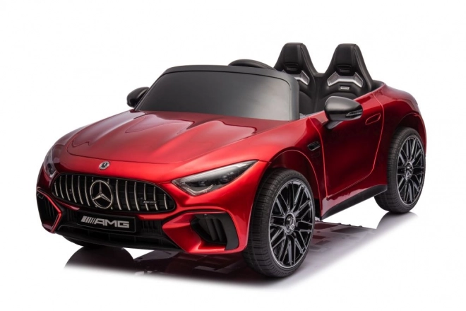 Mercedes AMG SL63 mașină roșie vopsită pe baterie