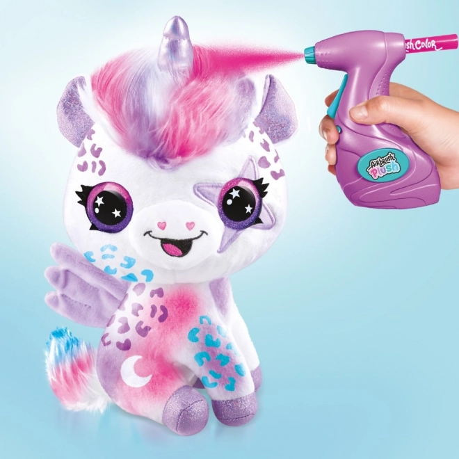 Studio de Aerograf – Unicornul Fermecat care strălucește în întuneric