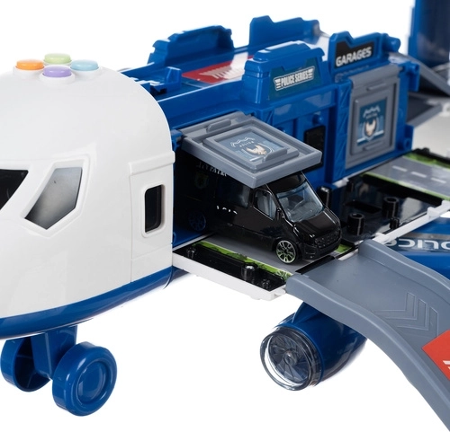 Avion deschis cu parcaj și rampe