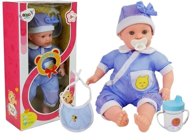 Păpușă bebeluș îmbrăcată în albastru 45 cm