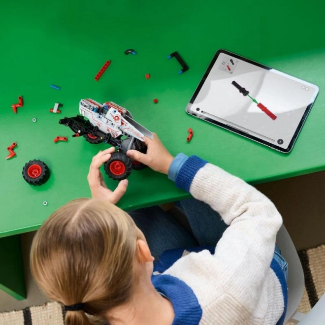 Lego Technic Monster Jam Thunderroarus cu mecanism pull-back
