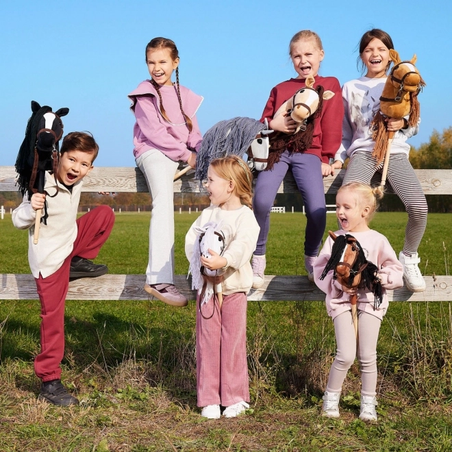 Cal pe băț Hobby Horse din colecția HOPPIHORSE Sport Edition în culoarea leopardului alb