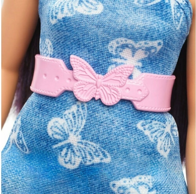 Barbie model în rochie albastră cu fluturi