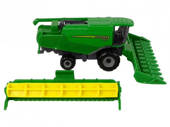 Combina agricolă cu secerătoare verde și galbenă