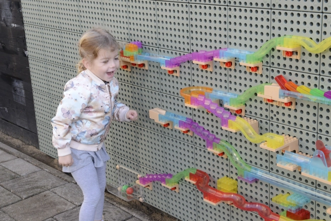 Set constructiv Masterkidz pistă pentru bile Tablă STEM 440 piese