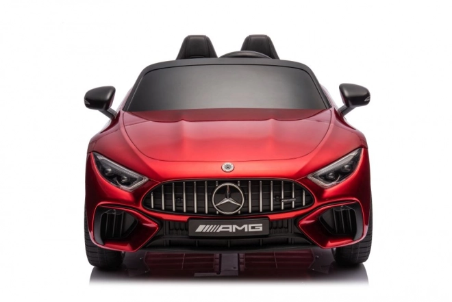 Mercedes AMG SL63 mașină roșie vopsită pe baterie