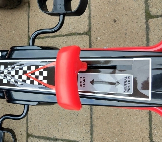 Kart cu pedale + Anvelope gonflabile + Scaun reglabil – Roșu