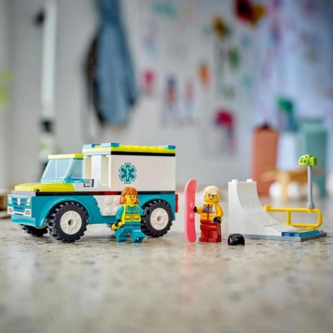 Ambulanța și snowboarder LEGO City