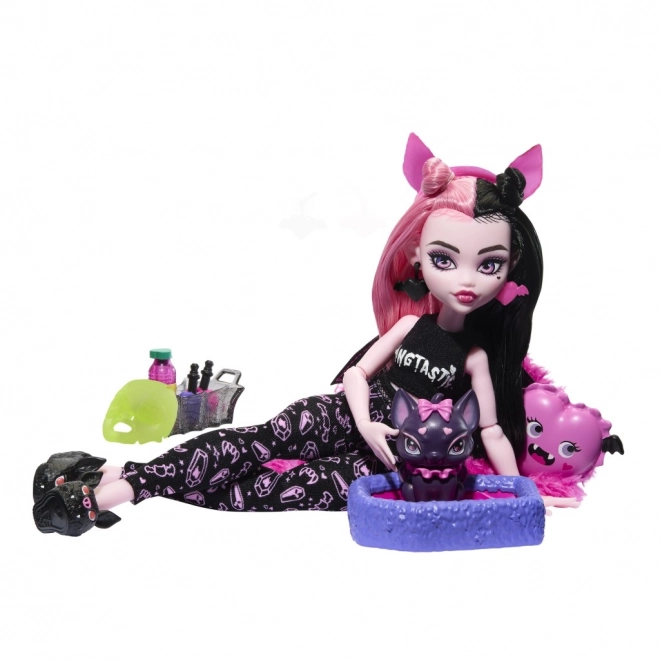 Petrecerea de pijamă Monster High Creepover - Draculaura